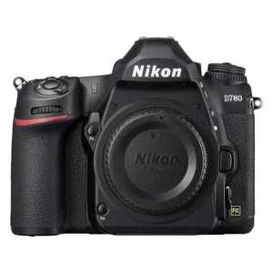 Le Nikon D780 est un reflex numérique polyvalent avec un capteur CMOS plein format de 24,5 mégapixels, vidéo 4K UHD, système autofocus avancé, prise de vue en rafale jusqu'à 7 images par seconde, et écran tactile inclinable.