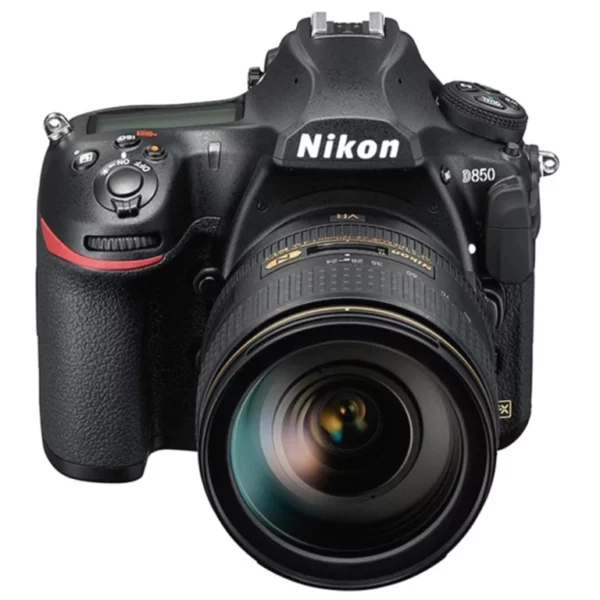 L'appareil photo Nikon D850 avec objectif 24-120mm VR dispose d'un capteur plein format 45,7 MP, d'une vitesse de prise de vue en rafale de 7 ips, et de la vidéo 4K UHD.