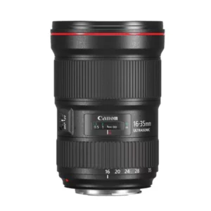 L'objectif Canon EF 16-35mm f/2.8 L III USM offre une qualité d'image exceptionnelle avec une ouverture rapide de f/2.8, idéale pour la photographie de paysage et d'architecture. Il intègre des éléments optiques avancés pour une netteté et un contraste supérieurs sur toute la plage focale.