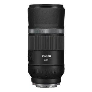 Le Canon RF 600mm f/11 IS STM est un objectif super téléobjectif conçu pour la monture RF de Canon. Il offre une focale fixe de 600 mm avec une ouverture maximale de f/11. Cet objectif est compact, léger et idéal pour la photographie de nature, d'animaux sauvages et de sports, avec la stabilisation d'image intégrée (IS) pour des images nettes même à main levée.