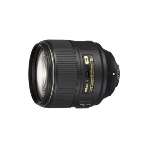 Le Nikon AF-S 105mm f/1.4E ED est un objectif téléobjectif à grande ouverture conçu pour les portraits et les prises de vue en basse lumière. Il offre une netteté exceptionnelle et un magnifique bokeh pour des résultats photographiques haut de gamme.