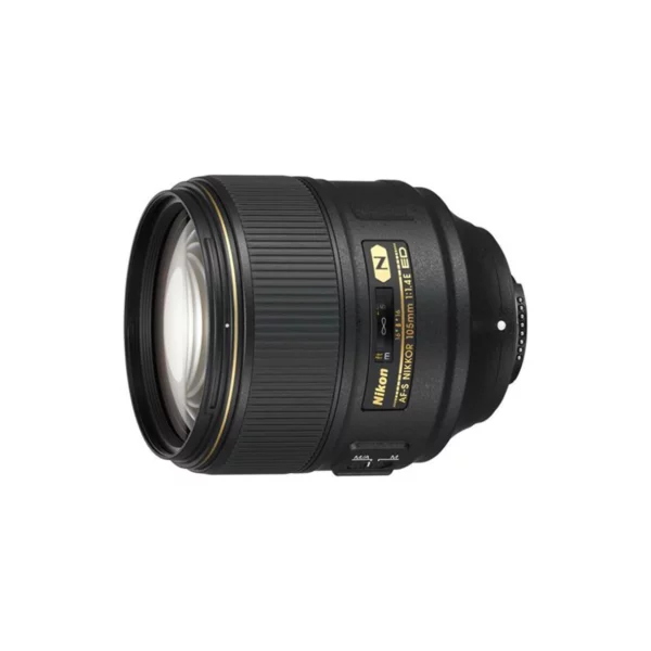 Le Nikon AF-S 105mm f/1.4E ED est un objectif téléobjectif à grande ouverture conçu pour les portraits et les prises de vue en basse lumière. Il offre une netteté exceptionnelle et un magnifique bokeh pour des résultats photographiques haut de gamme.