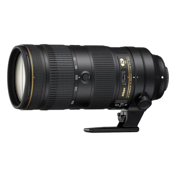 Le Nikon AF-S 70-200mm f/2.8E FL ED VR est un téléobjectif zoom professionnel, idéal pour les portraits, les événements sportifs et la photographie de nature. Il offre une qualité d'image exceptionnelle avec une stabilisation VR efficace.