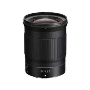 Le Nikon Nikkor Z 24mm f/1.8 S est un objectif grand-angle rapide conçu pour les appareils photo Nikon Z sans miroir. Il offre une ouverture lumineuse de f/1.8, une construction robuste, une mise au point rapide et précise, idéal pour la photographie de paysage et d'intérieur.