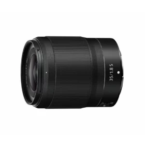 Le Nikon Nikkor Z 35mm f/1.8 S est un objectif grand-angle lumineux pour les appareils photo Nikon Z. Il offre une netteté exceptionnelle avec une ouverture rapide de f/1.8, idéal pour les portraits et la photographie en basse lumière, tout en étant compact et léger.