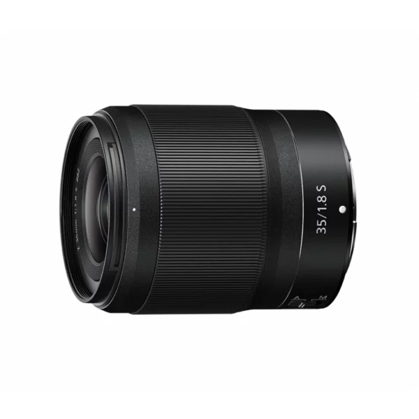 Le Nikon Nikkor Z 35mm f/1.8 S est un objectif grand-angle lumineux pour les appareils photo Nikon Z. Il offre une netteté exceptionnelle avec une ouverture rapide de f/1.8, idéal pour les portraits et la photographie en basse lumière, tout en étant compact et léger.