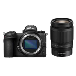 L'appareil photo Nikon Z6 II avec l'objectif Z 24-200mm f/4 VR offre une polyvalence ultime. Son capteur CMOS plein format de 24,5 MP, son autofocus rapide et sa stabilisation d'image intégrée en font un choix parfait pour diverses situations photographiques.