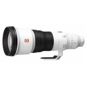 L'objectif Sony FE 600mm f/4 GM OSS est un super-téléobjectif de haute précision conçu pour les photographes professionnels. Il offre une ouverture maximale de f/4, une qualité d'image exceptionnelle et une stabilisation optique avancée, idéal pour la photographie sportive, animalière et de nature.