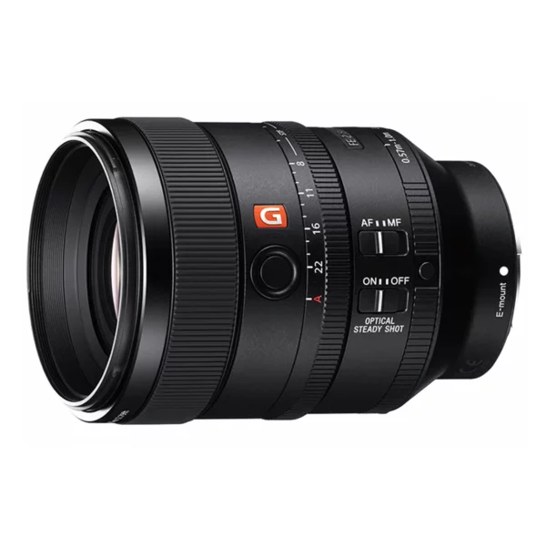 L'objectif Sony FE 100mm F2.8 GM est un objectif macro haute résolution conçu pour les appareils photo hybrides plein format de Sony. Il offre une distance focale de 100 mm et une ouverture maximale de F2.8, idéale pour la macrophotographie, les portraits et les prises de vue avec une belle profondeur de champ.