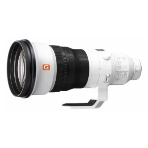 L'objectif Sony FE 400 mm F2.8 GM OSS est un super-téléobjectif de haute performance conçu pour les professionnels de la photographie. Avec une ouverture maximale rapide de f/2.8, il offre une qualité d'image exceptionnelle et est idéal pour la photographie sportive, la faune et d'autres utilisations nécessitant une longue portée et une grande luminosité.