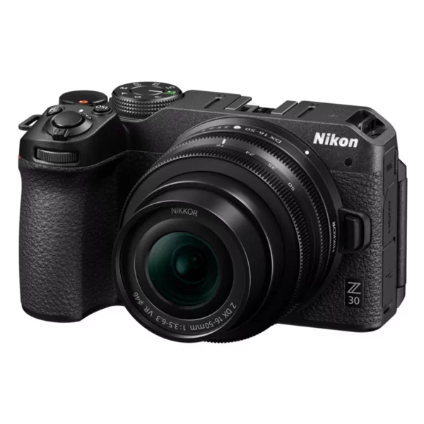 "Nikon Z50 avec objectif Z DX 16-50mm f/3.5-6.3 VR : compact et performant. Idéal pour les amateurs de photographie à la recherche de qualité d'image et de polyvalence dans un appareil hybride sans miroir."