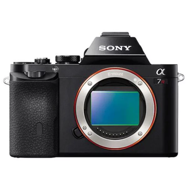 Sony A7R III : Capteur 42,4 MP, ISO 100-32000, vidéo 4K HDR, écran tactile inclinable, rafale 10 ips, autofocus hybride rapide à 399 points, stabilisation intégrée."