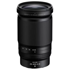 Le Nikon Nikkor Z 28-400mm est un objectif polyvalent pour appareils photo hybrides plein format Z. Il offre une large plage focale, une stabilisation d'image efficace et une qualité optique supérieure pour divers types de photographie.